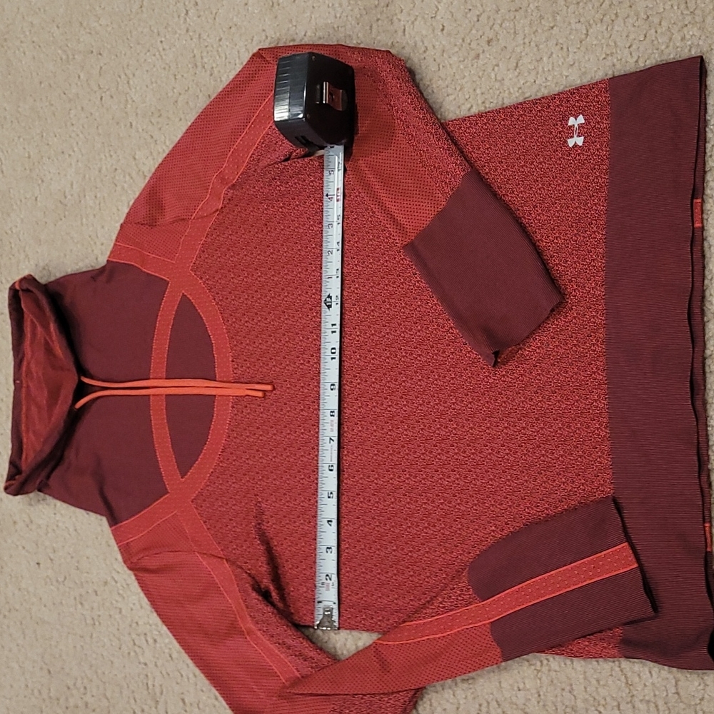 Under Armour sz MD pullover, EUC